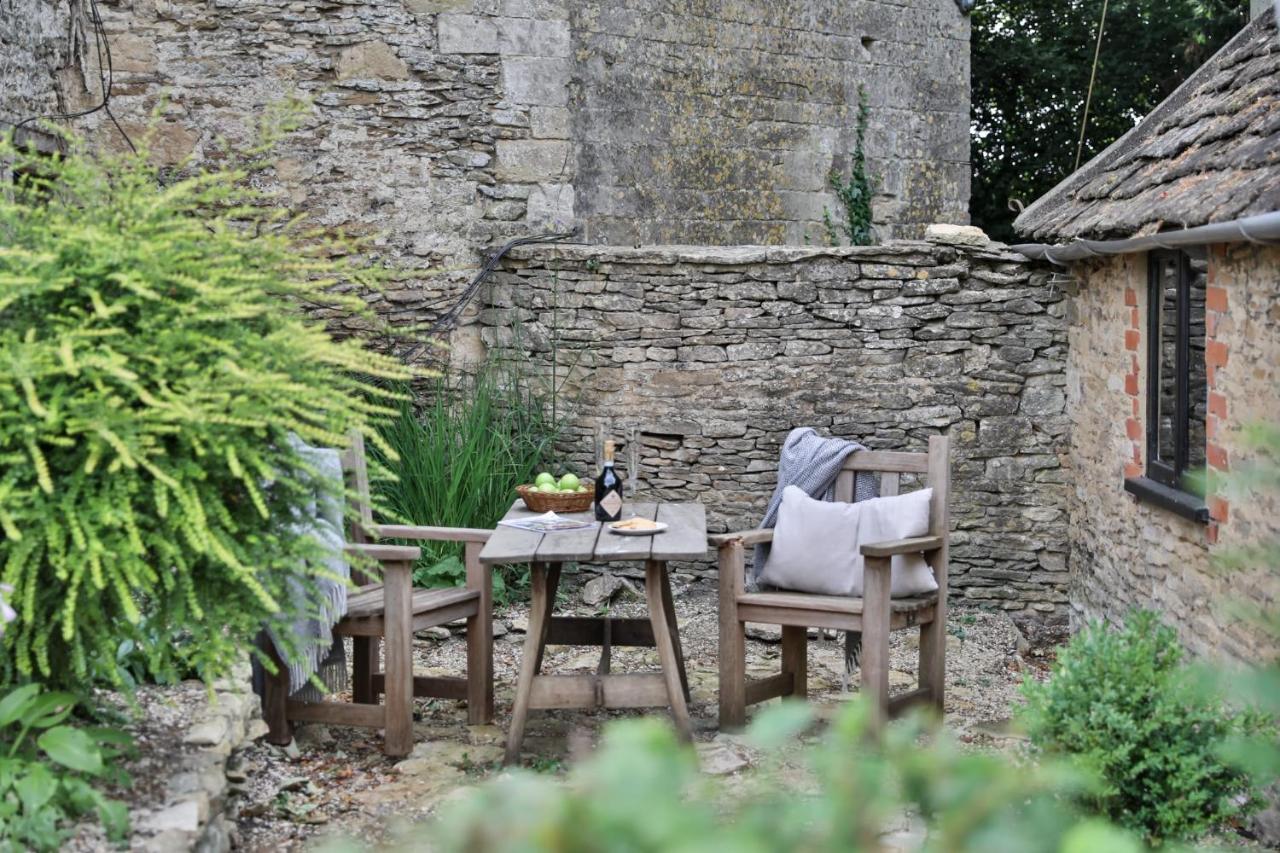 The Bothy Beverston Castle Tetbury Esterno foto